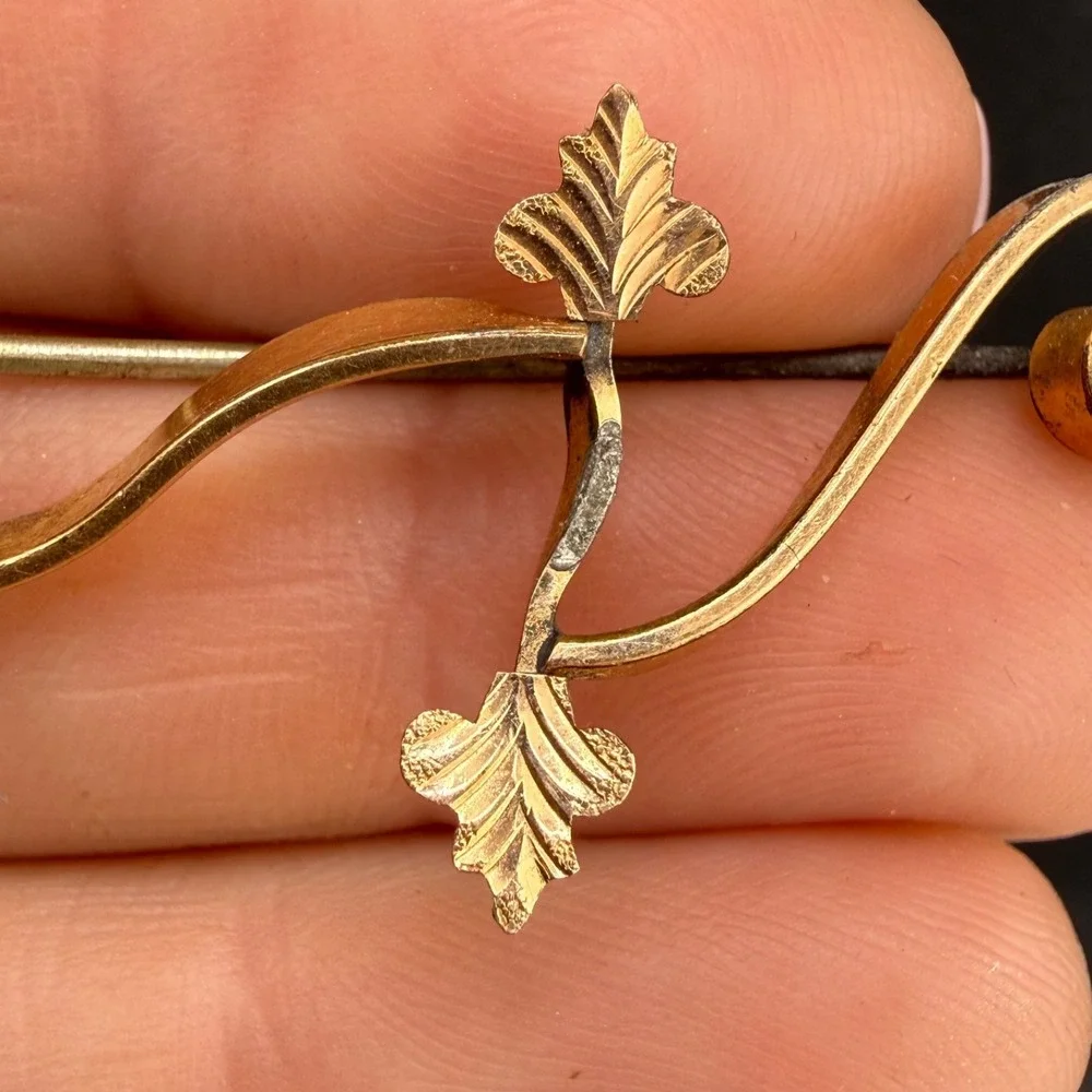 Vintage Art Deco Brooch Gold Tone Leaf